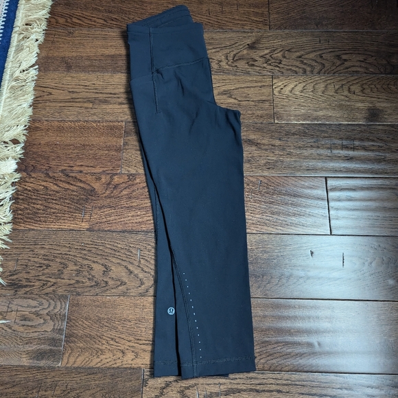 Lululemon leggings. - Picture 3 of 5